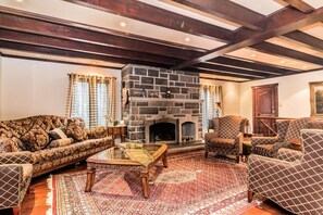 تلفزيون ذكي، برامج وأفلام نتفليكس، كرة قدم الطاولة، تنس طاولة