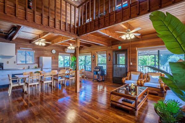 デラックス ヴィラ | 専用キッチン | 大型冷蔵庫、電子レンジ、コンロ、電気ポット