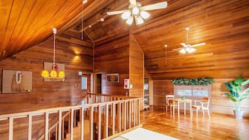 Deluxe-Villa | 2 Schlafzimmer, Schreibtisch, kostenloses WLAN, Bettwäsche