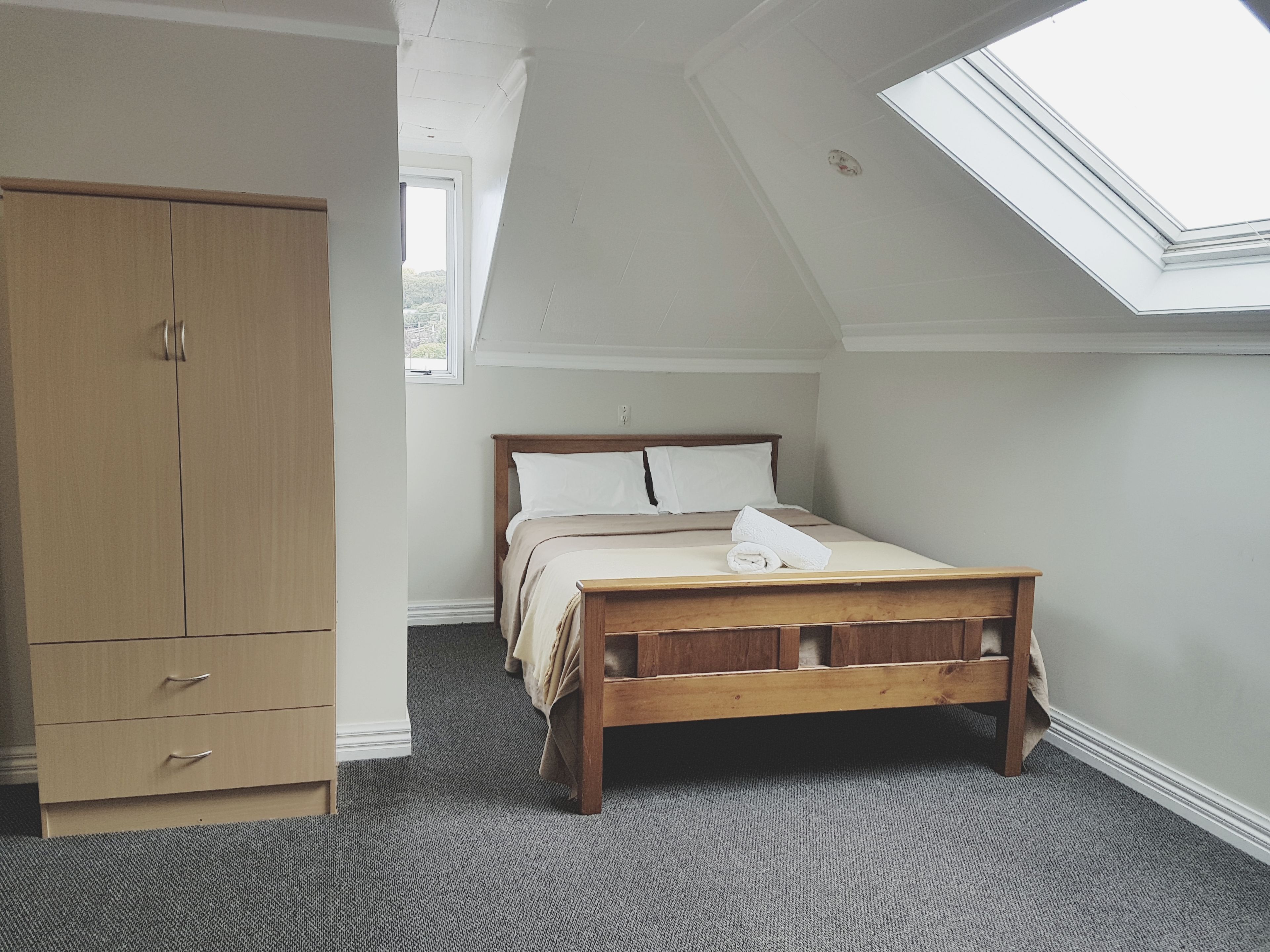 Gác dành cho gia đình, 1 giường cỡ queen | Bàn, truy cập Internet không dây miễn phí, bộ trải giường 