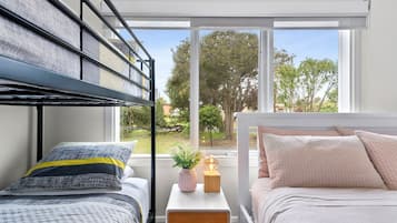 4 bedrooms, soundproofing, iron/ironing board, free WiFi