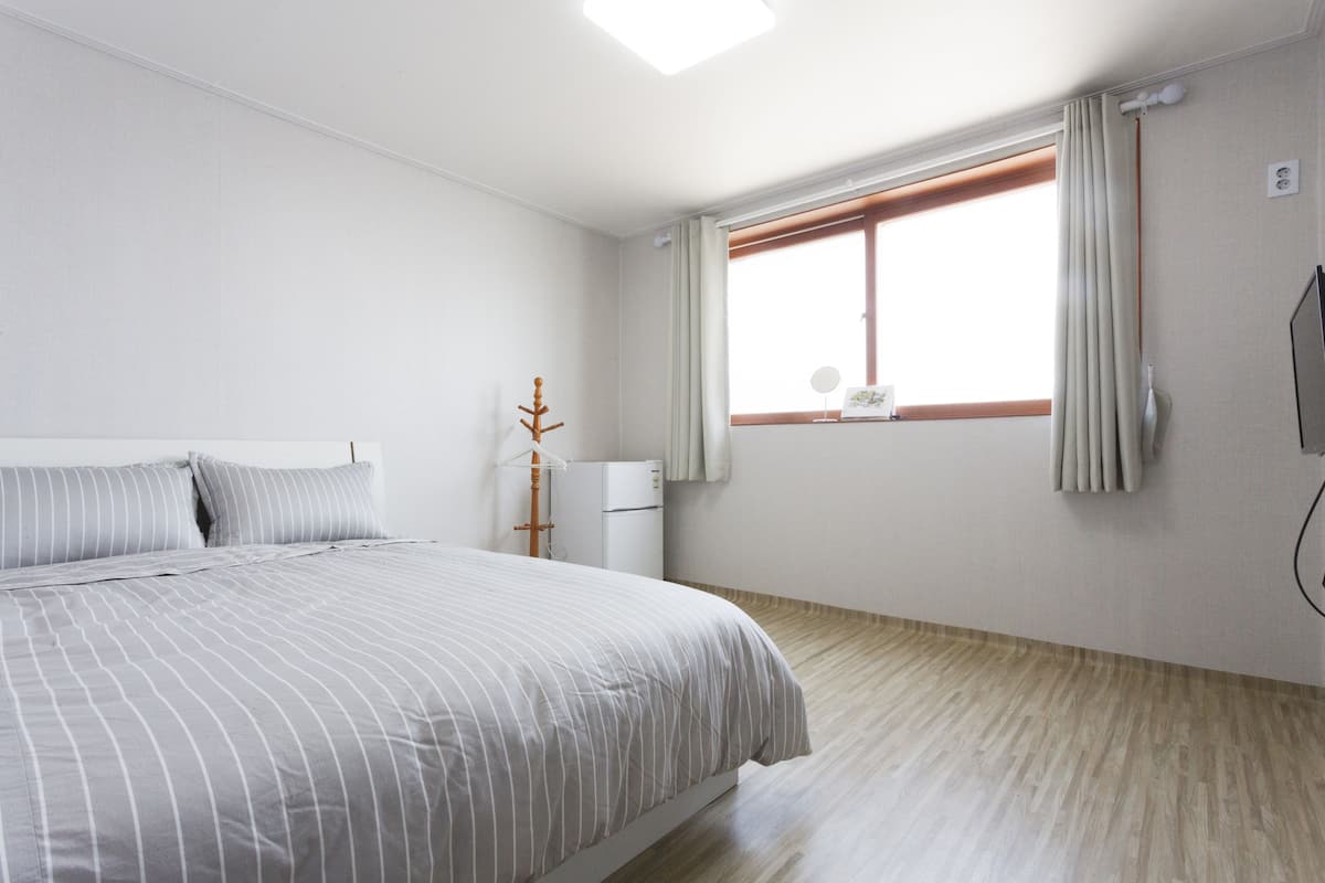 Singola Basic, frigorifero, vista oceano | Biancheria da letto di alta qualità, Wi-Fi gratuito