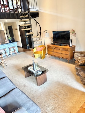 TV, fireplace
