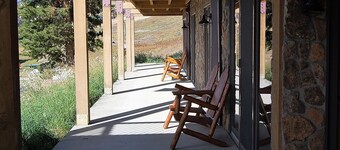 All the Comforts of Home! Mountain Condo Great for Families & Doggos