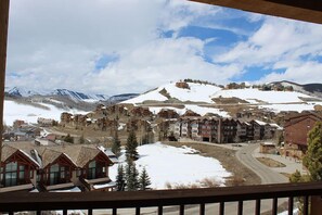 Property grounds - Ski-In/Ski-Out! Beautiful Condo w/ Mountain Views, Balcony, Fireplace (Mt. Crested Butte)