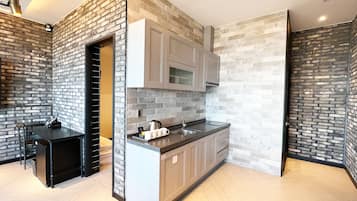 Suite Familiale, 2 lits doubles, non-fumeurs, vue partielle sur l'océan | 1 chambre, coffres-forts dans les chambres, décoration personnalisée