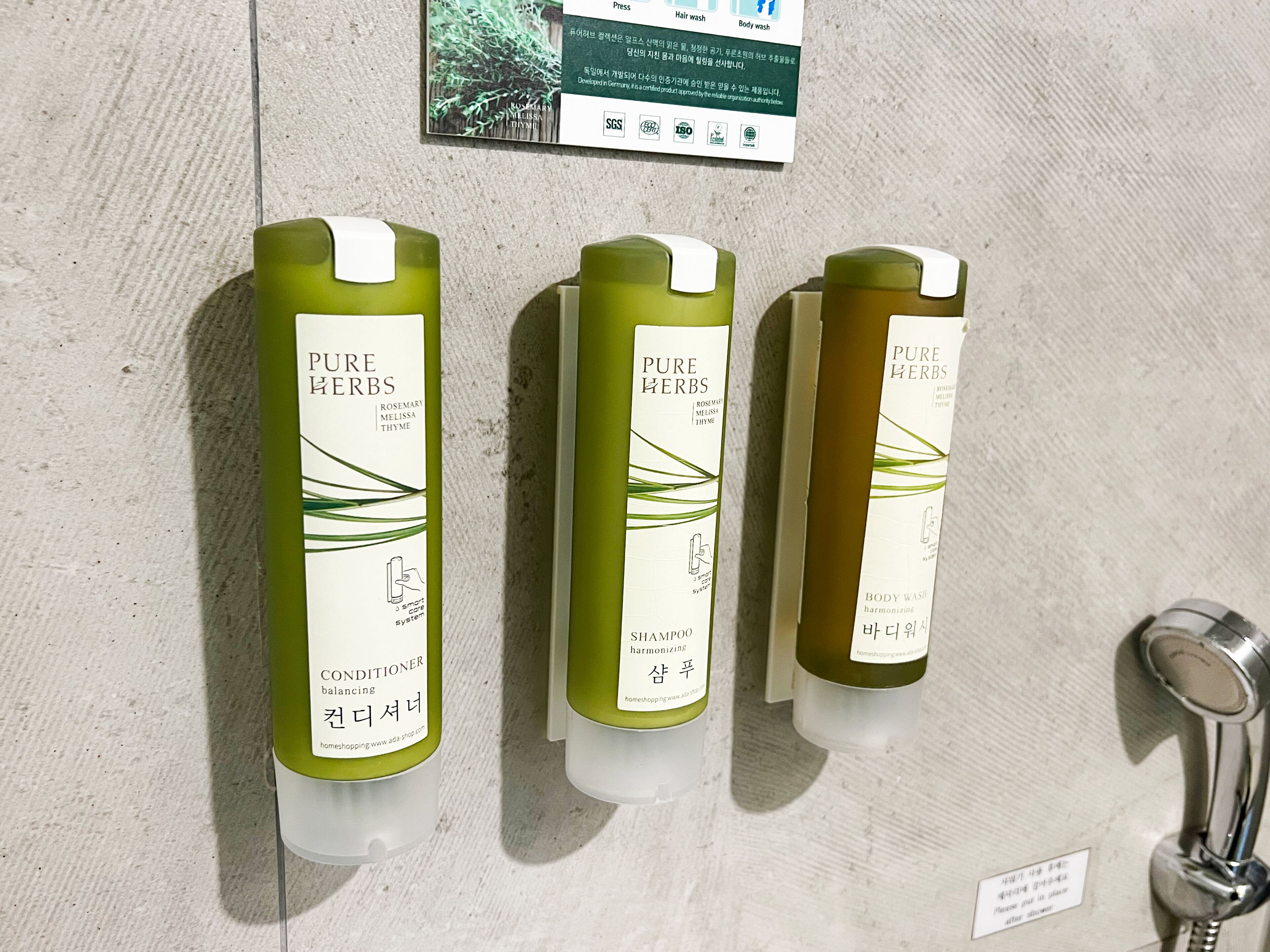 standard double room, non smoking, partial ocean view | bathroom | free toiletries, hair dryer, bathrobes, slippers