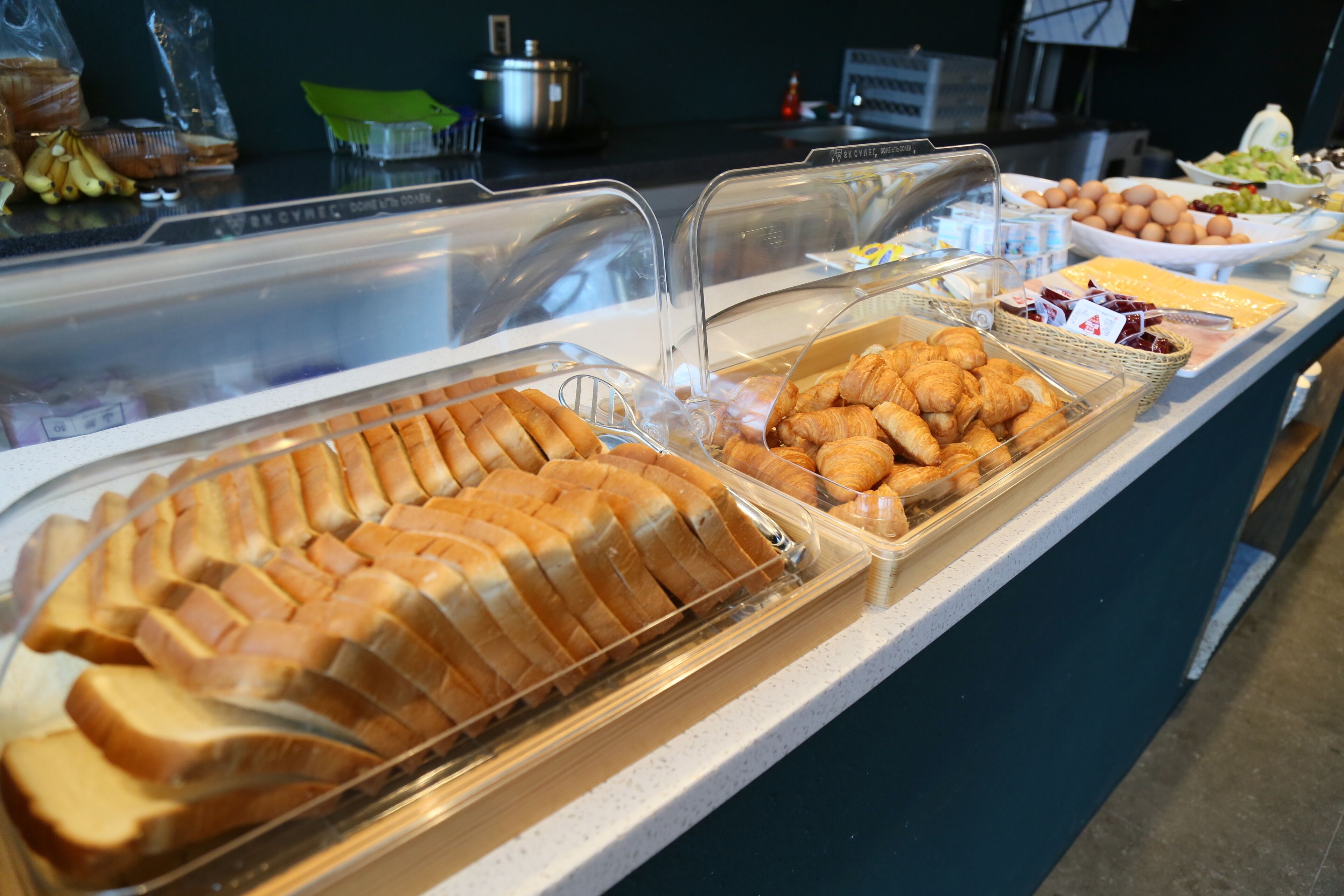 free daily self-service breakfast