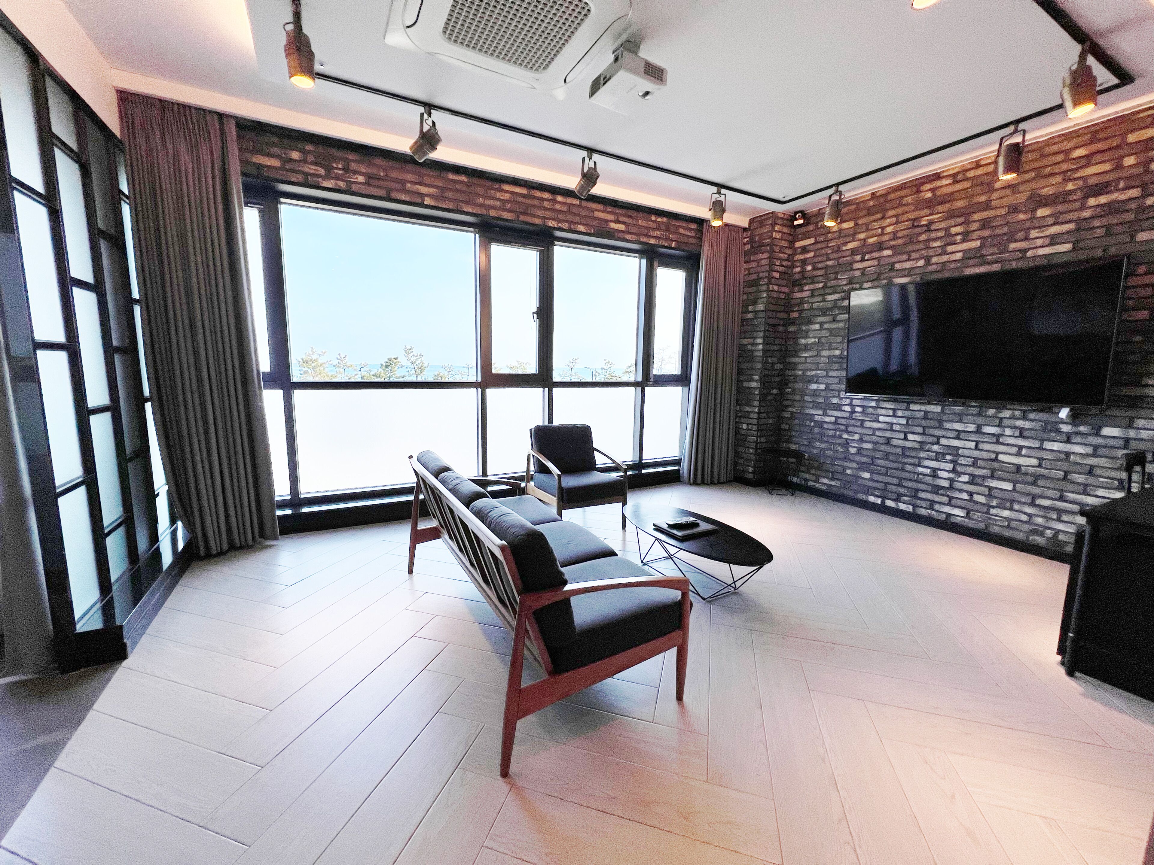 family suite, 2 double beds, non smoking, partial ocean view | 1 bedroom, in-room safe, individually decorated, individually furnished