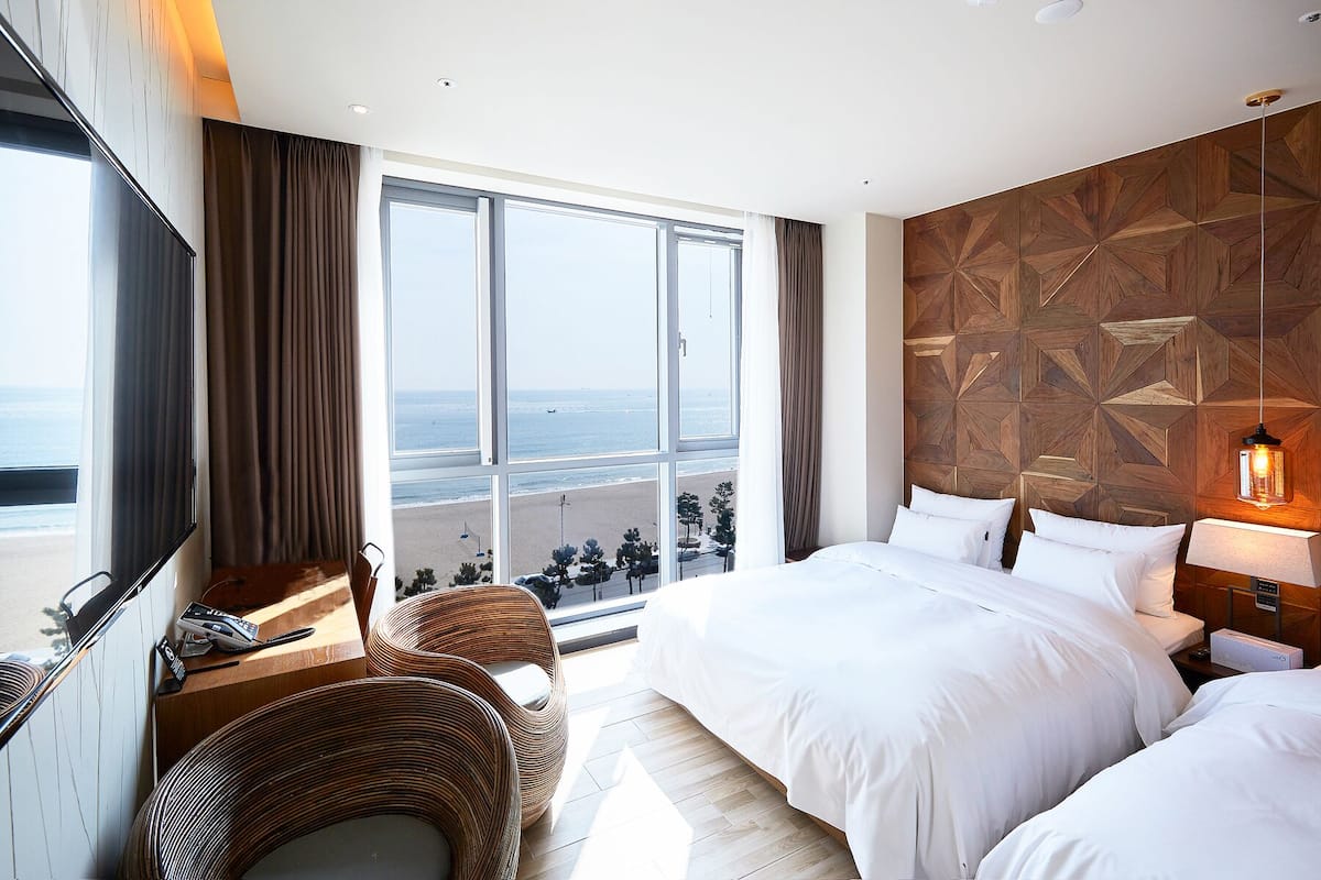 Deluxe Twin kamer, uitzicht op oceaan | 1 slaapkamer, een kluis op de kamer, individueel gedecoreerd