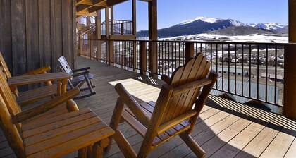 Cozy Slopeside Condo w / Remodel récente, vue sur la montagne, Cheminée