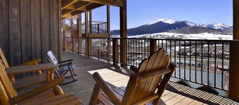 Ideal Mountain Condo! Ski-In/Ski-Out, Slopeside with Beautiful Views