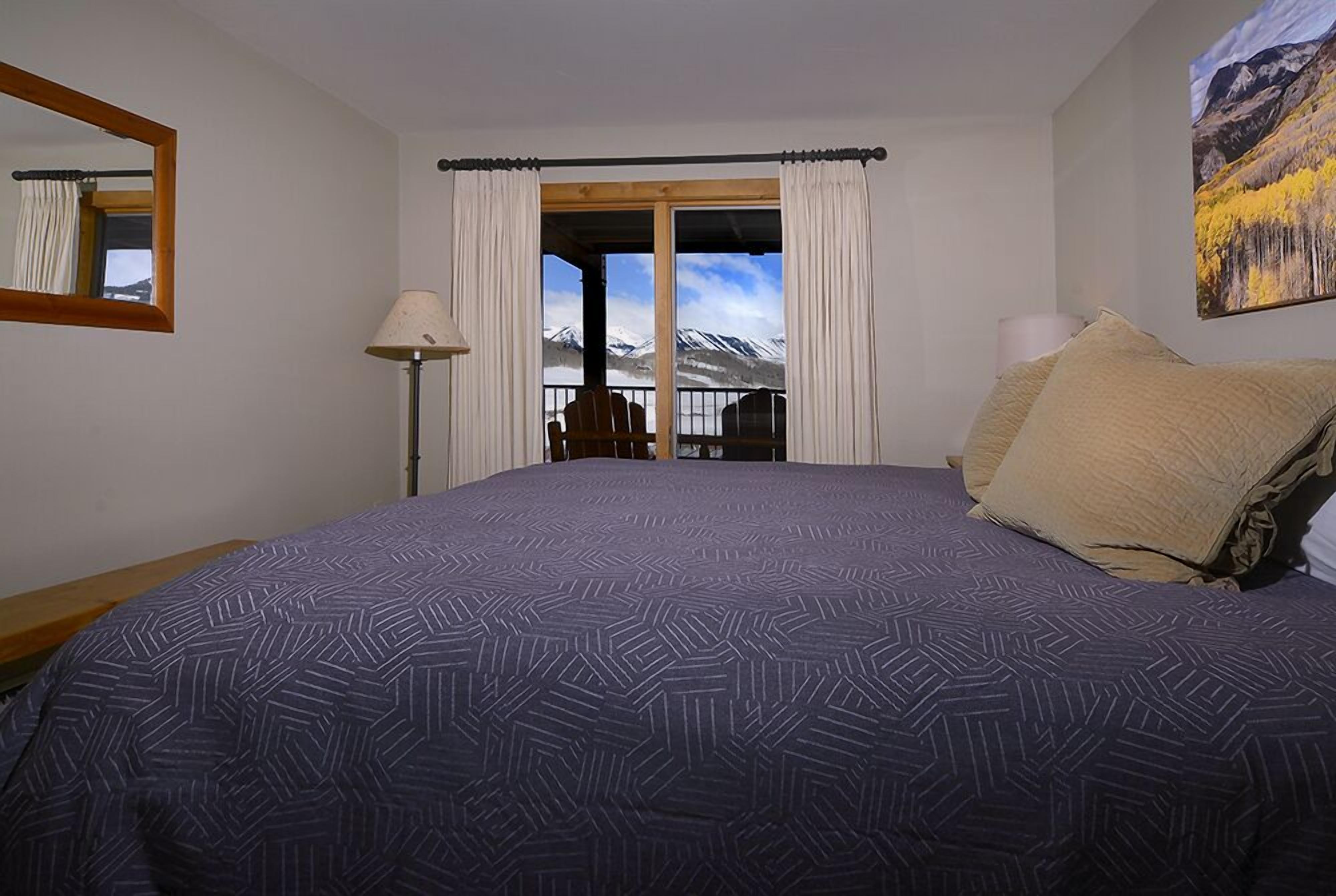 Ideal Mountain Condo! Ski-in/ski-out, Slopeside With Beautiful Views - Crested Butte, CO