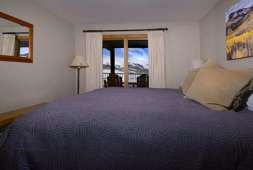 Ideal Mountain Condo! Ski-in/ski-out, Slopeside With Beautiful Views - Crested Butte, CO
