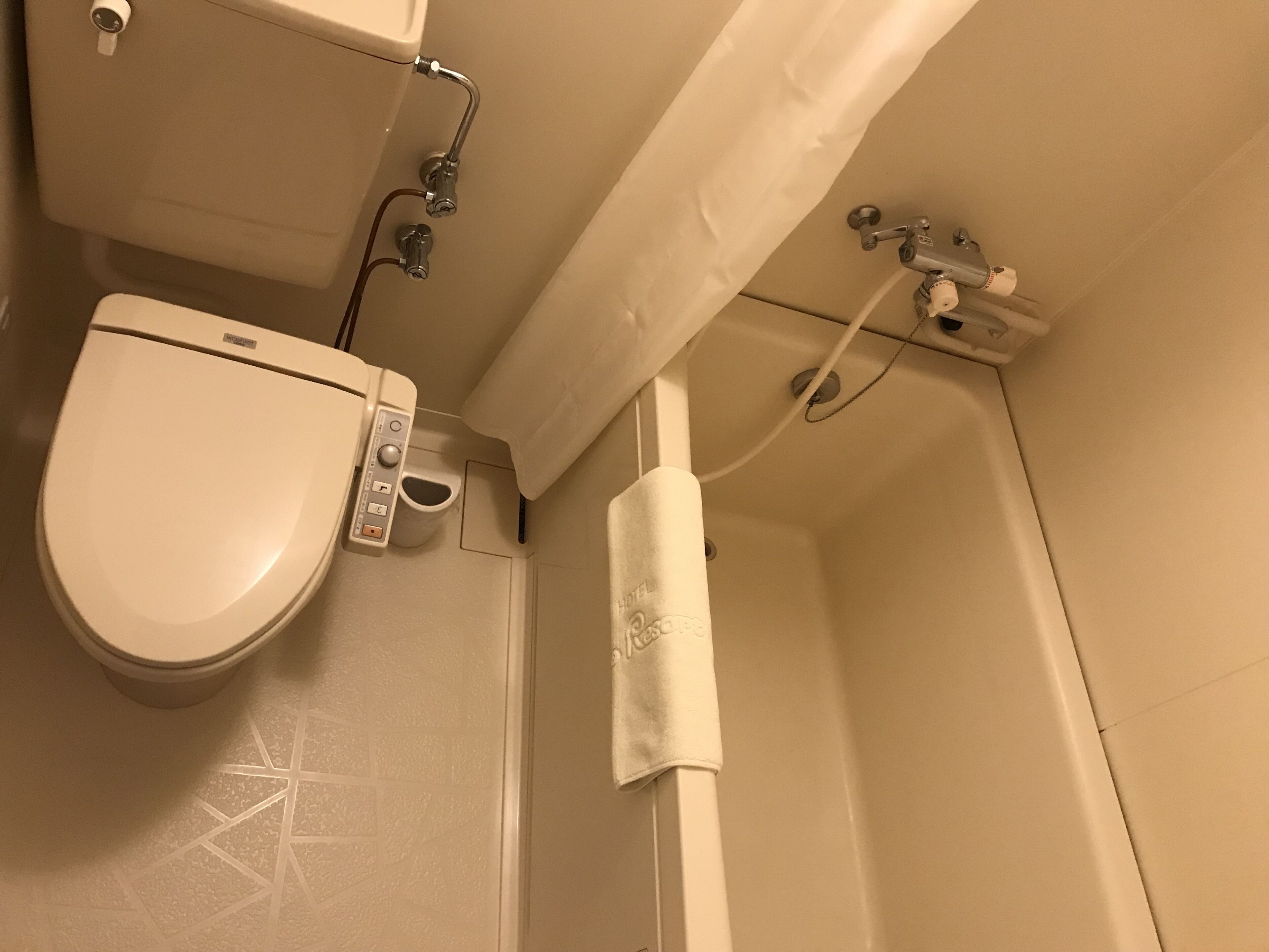 combined shower/bathtub, free toiletries, hair dryer, slippers