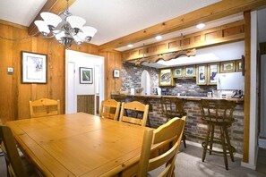 Dining - Majestic Mountain Views! Corner Condo w/ Jacuzzi Bath & Nice, Full Kitchen (Mt. Crested Butte)