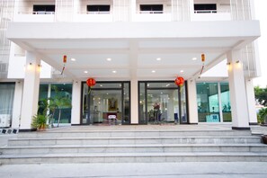 Hiên