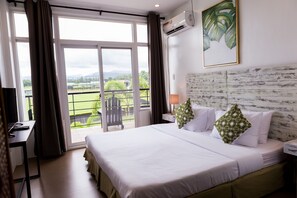 3 Bedrooms Villa | In-room safe, individually furnished, desk, blackout drapes - The Mansion (Mabalacat City)