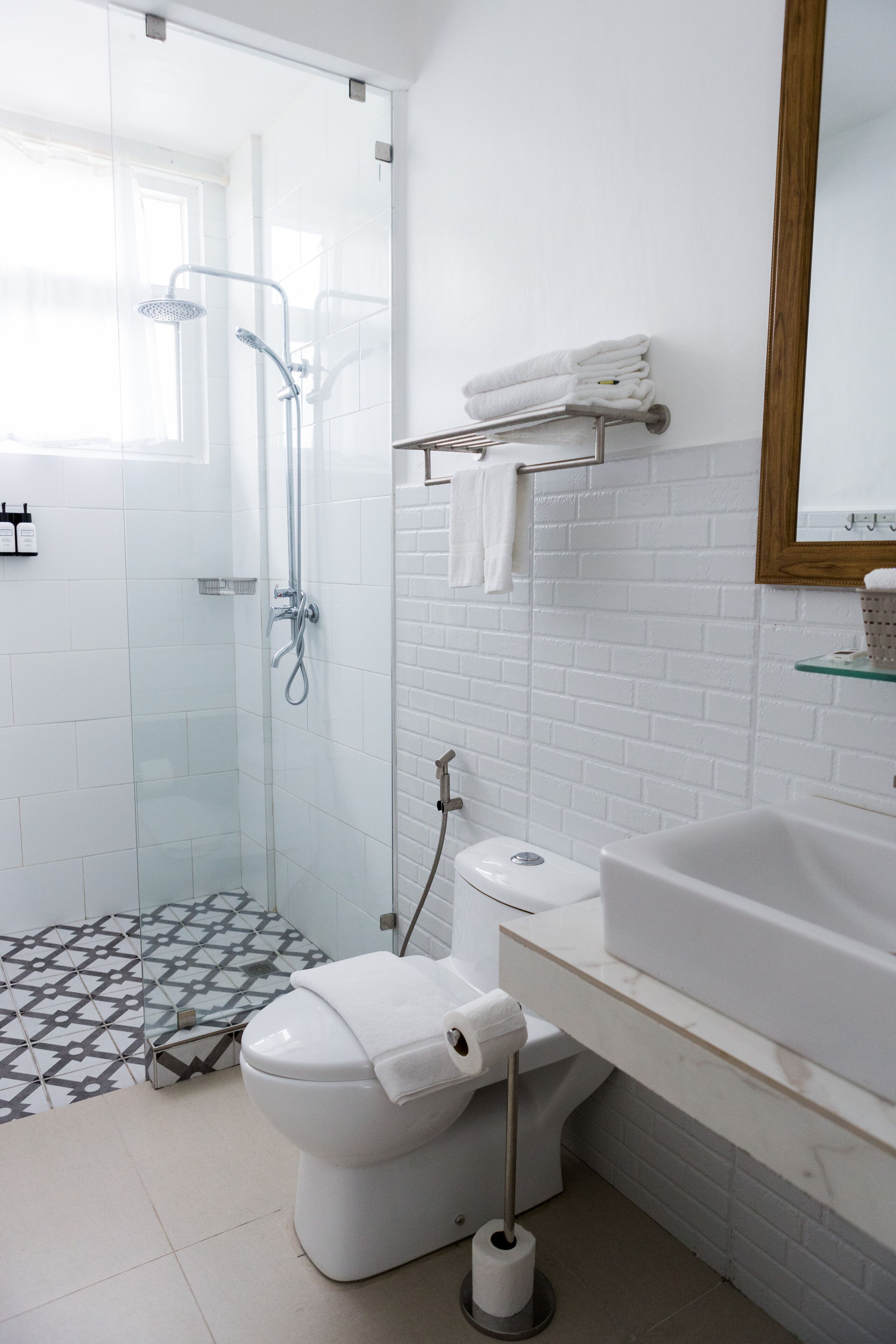 shower, rainfall showerhead, free toiletries, hair dryer