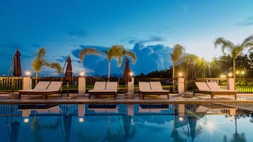 5 outdoor pools, open 7 AM to 8:00 PM, pool umbrellas, pool loungers