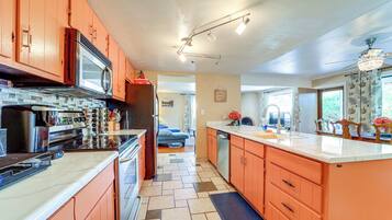 Fridge, microwave, stovetop, dishwasher