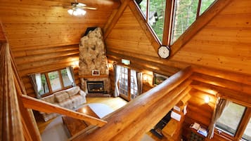 Deluxe Log house | Living area | Flat-screen TV