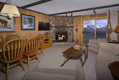 Ski-In/Ski-Out! End Unit Condo w/ Majestic Views & Free Shuttle
