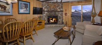 Ski-In/Ski-Out! End Unit Condo w/ Majestic Views & Free Shuttle