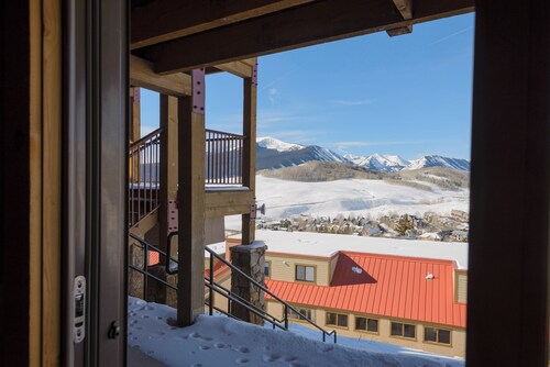 Ski-In/Ski-Out! End Unit Condo w/ Majestic Views & Free Shuttle