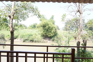 Deluxe Room with River View | Vue de la chambre