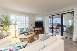 TV, fotballspill, bordtennis og bøker