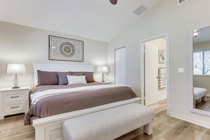 2 bedrooms, Internet, bed sheets - Golf Getaway w/ Patio in PGA National Resort! (Palm Beach Gardens)