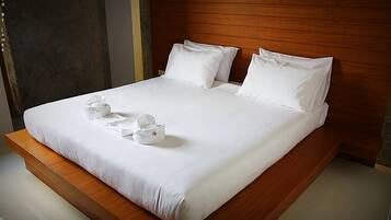 Minibar, blackout drapes, free WiFi
