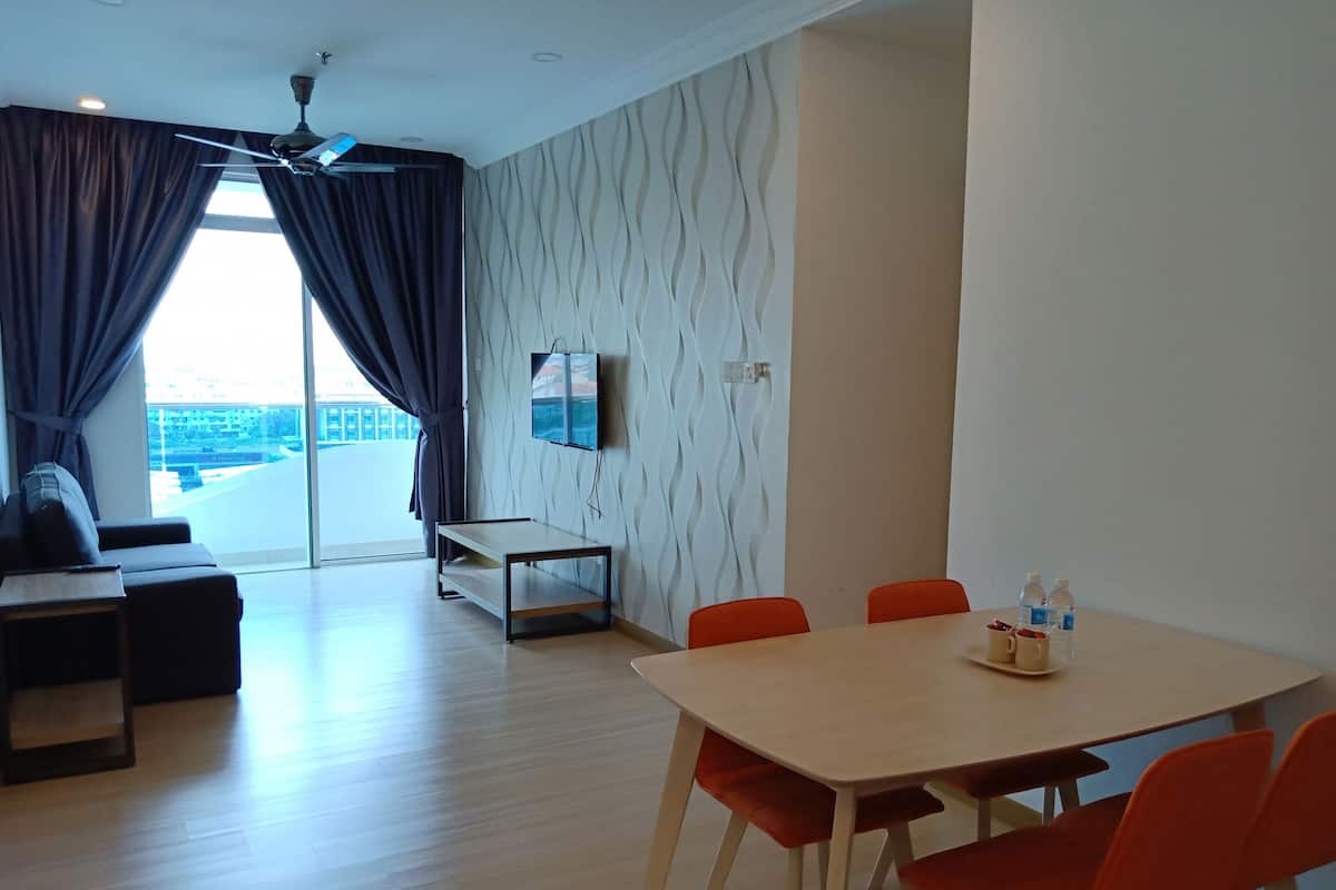 Deluxe Suite, 2 Twin Beds, Balcony, Pool View | Living room | 39-inch TV with digital channels