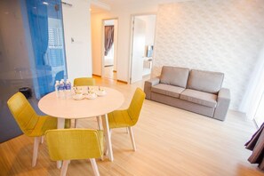 39-inch TV with digital channels - Faithview Hotel & Suites (Malacca City)