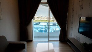 39-inch TV with digital channels - Faithview Hotel & Suites (Malacca City)