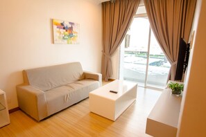 39-inch TV with digital channels - Faithview Hotel & Suites (Malacca City)