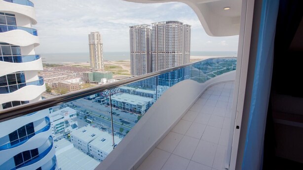 2 outdoor pools - Faithview Hotel & Suites (Malacca City)