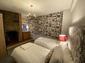 2 habitaciones, tabla de planchar con plancha y wifi gratis 