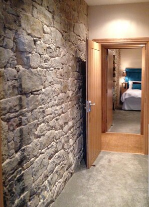 2 habitaciones, tabla de planchar con plancha y wifi gratis 