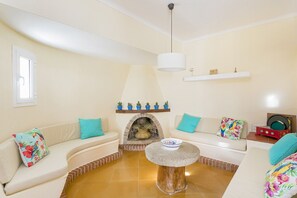 Télévision, cheminée