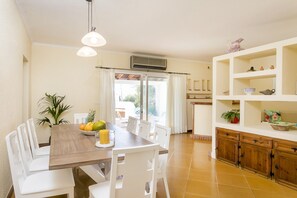 Dining - Villa Ben Parit in the center of San Antonio (Sant Antoni de Portmany)