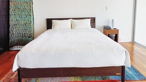 Holiday Home | Desk, free WiFi, bed sheets