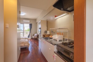 Economy Twin Room, Kitchen | Dapur peribadi | Peti sejuk 