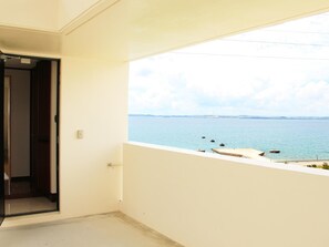 Japanese Style Room | Balcony - Ocean Hills Chouraku Stay (Kin)