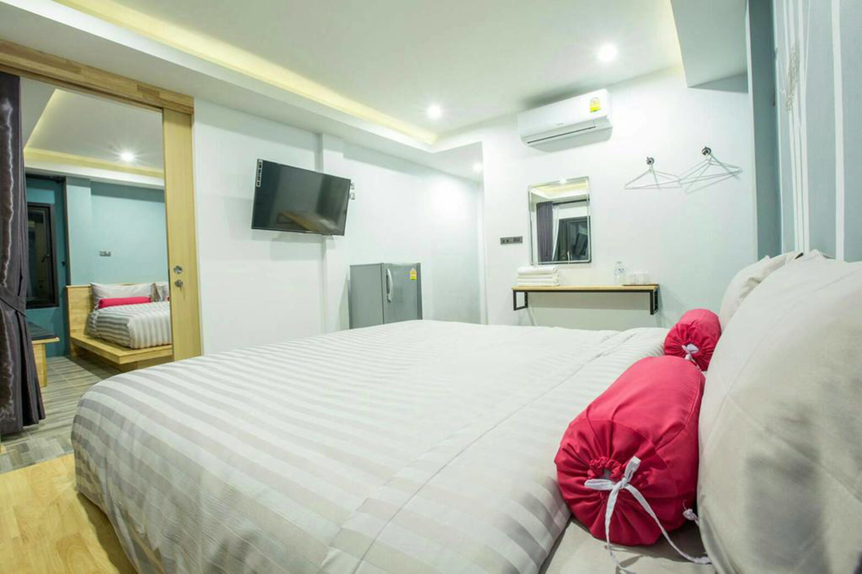 connecting room floor3 | blackout curtains, free wifi