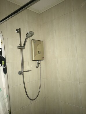 Family Condo, 3 Bedrooms, Accessible, Kitchen | Bathroom | Shower, free toiletries, towels
