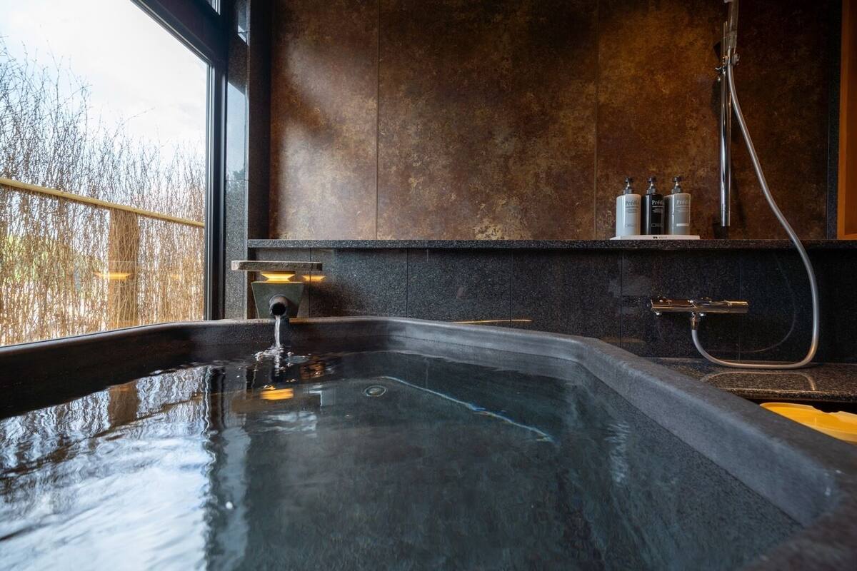 Bathroom | Free toiletries, hair dryer, bidet