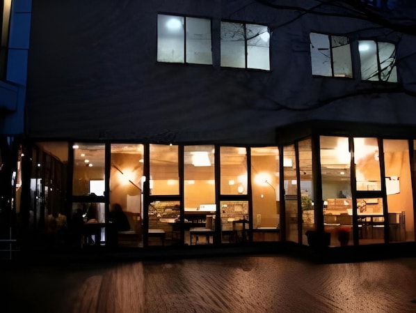Tempat makan luar