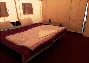 Deluxe Tent, 1 Double Bed | Rollaway beds - TIH The Norling Camp - Pangong (Leh)